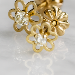 Aro flor de oro con circón