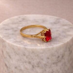 Anillo chatón con rubí